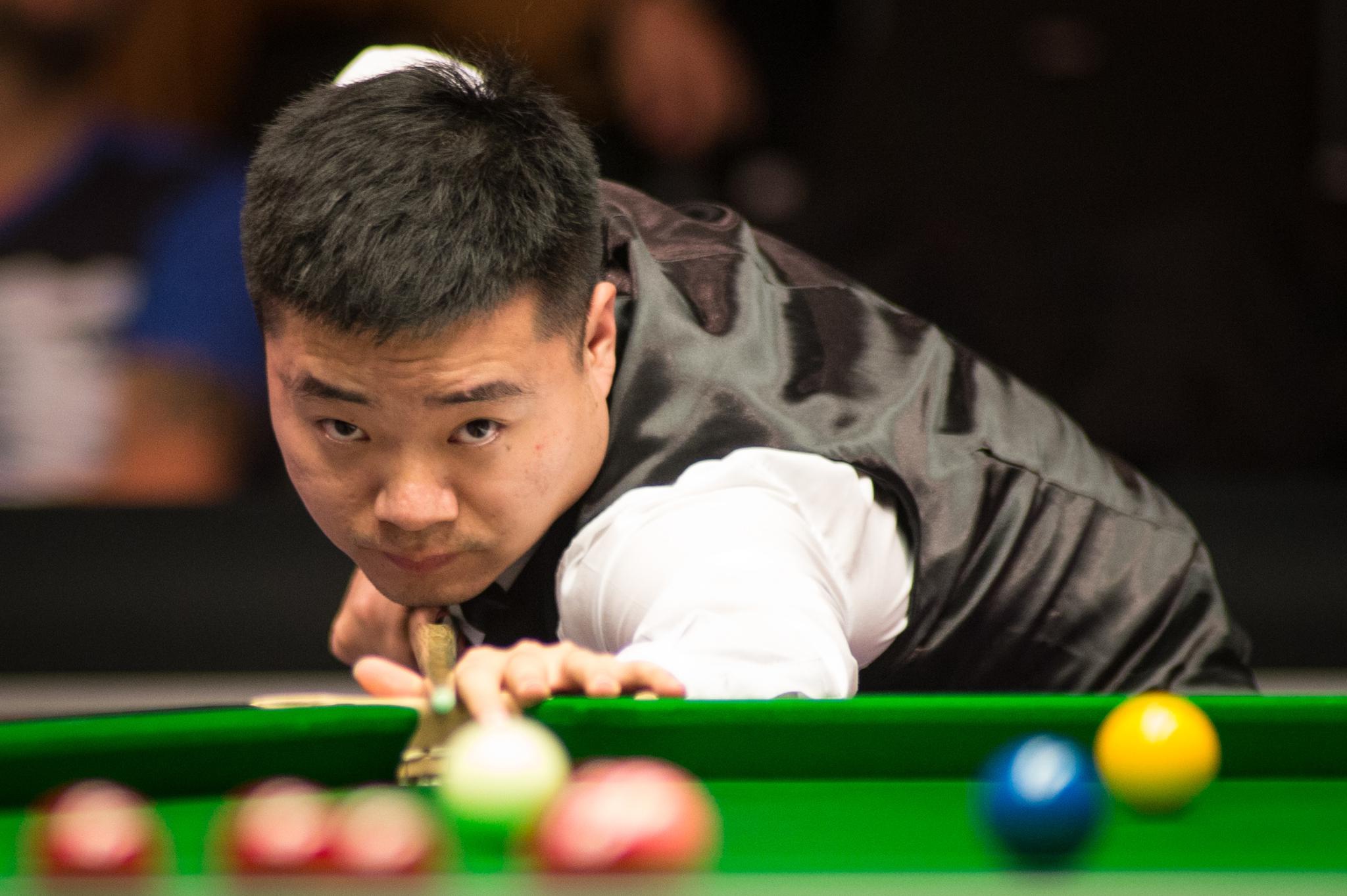 迷的翘首以 迷的翘首以