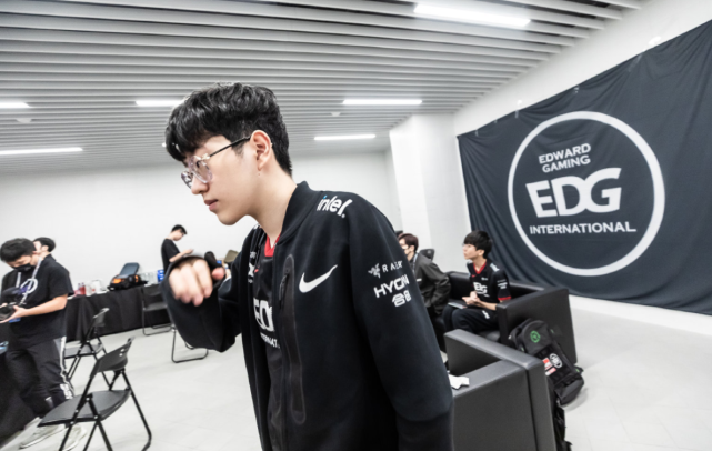 在进攻端 在进攻端